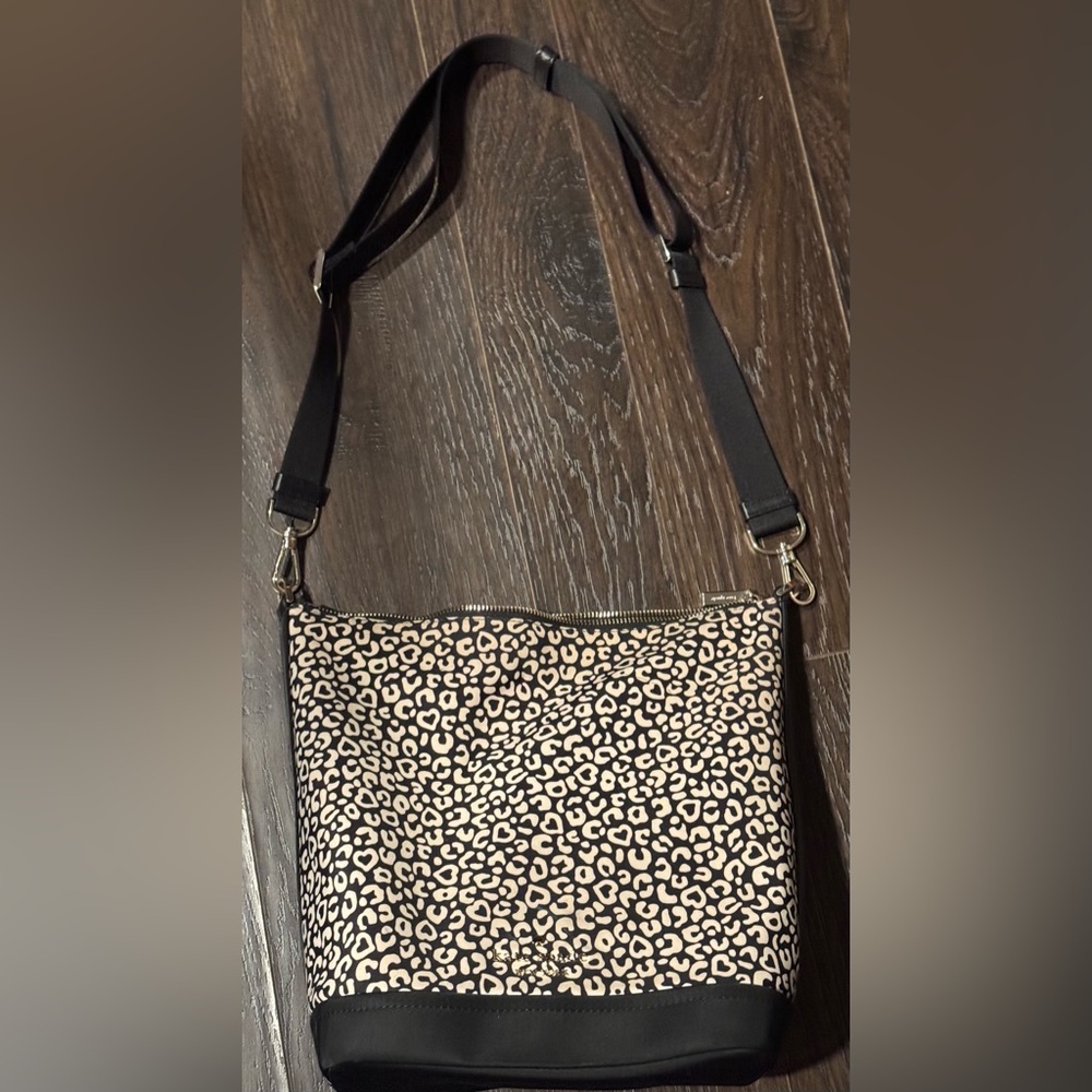 Chic Kate Spade Leopard Heart Print Crossbody Bag with Black Strap